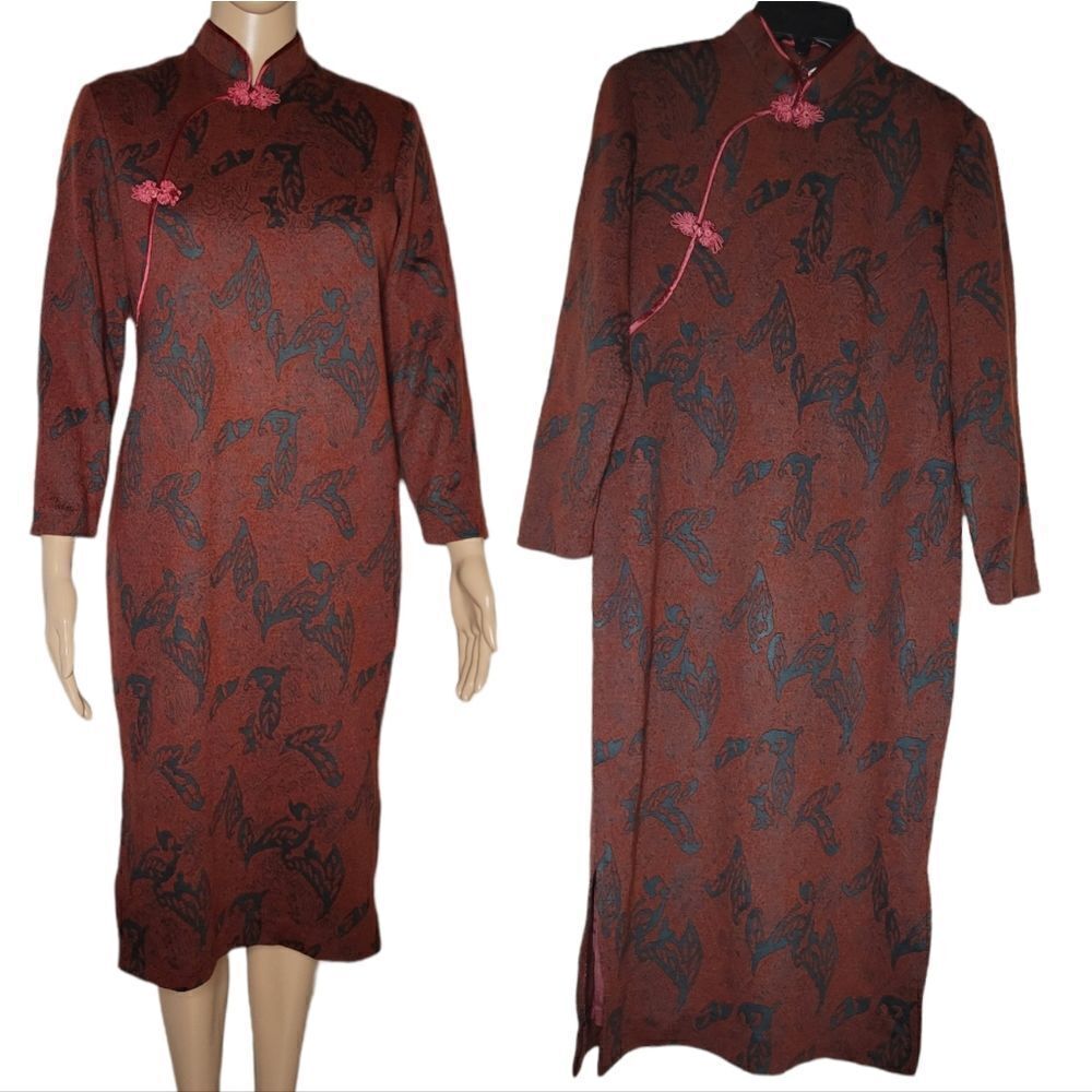 Vintage wine color knee-length qipau.